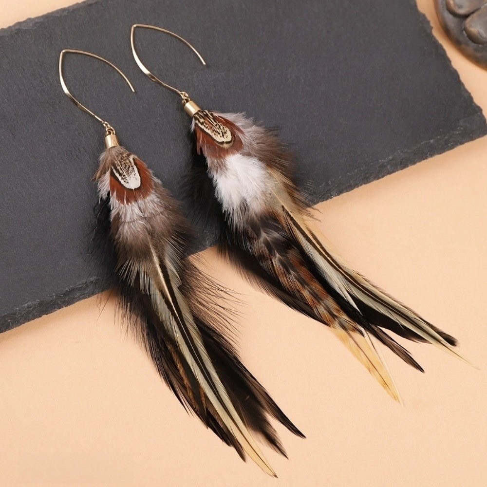 Women Fashion Photoshoot - Anting-anting bulu panjang bergaya boho, perhiasan