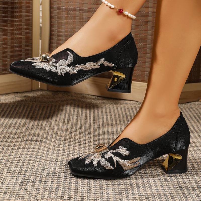 Sale Fashion Women - Sepatu Wanita Hak Sedang Model Kasual