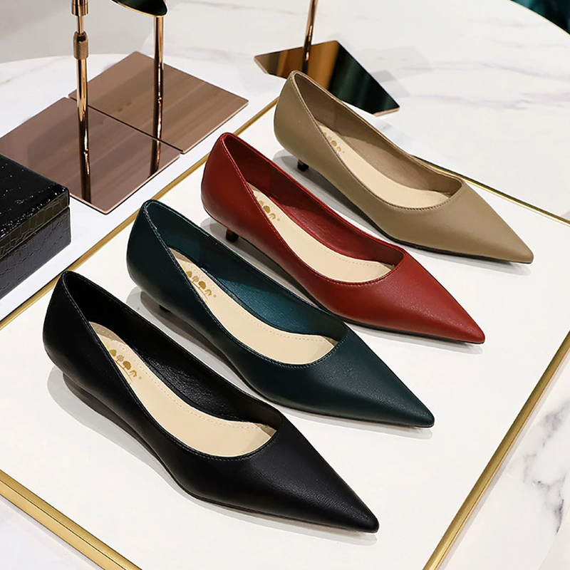 Xxl Women Fashion - Sepatu Hak Sedang Runcing 4 Cm