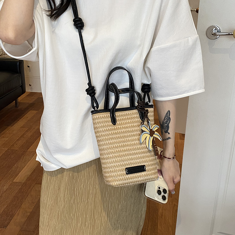 Tas Ember Anyaman Jerami Mini  - Women'S Fashion Trends 2026 Spring Summer ulasan dan harga