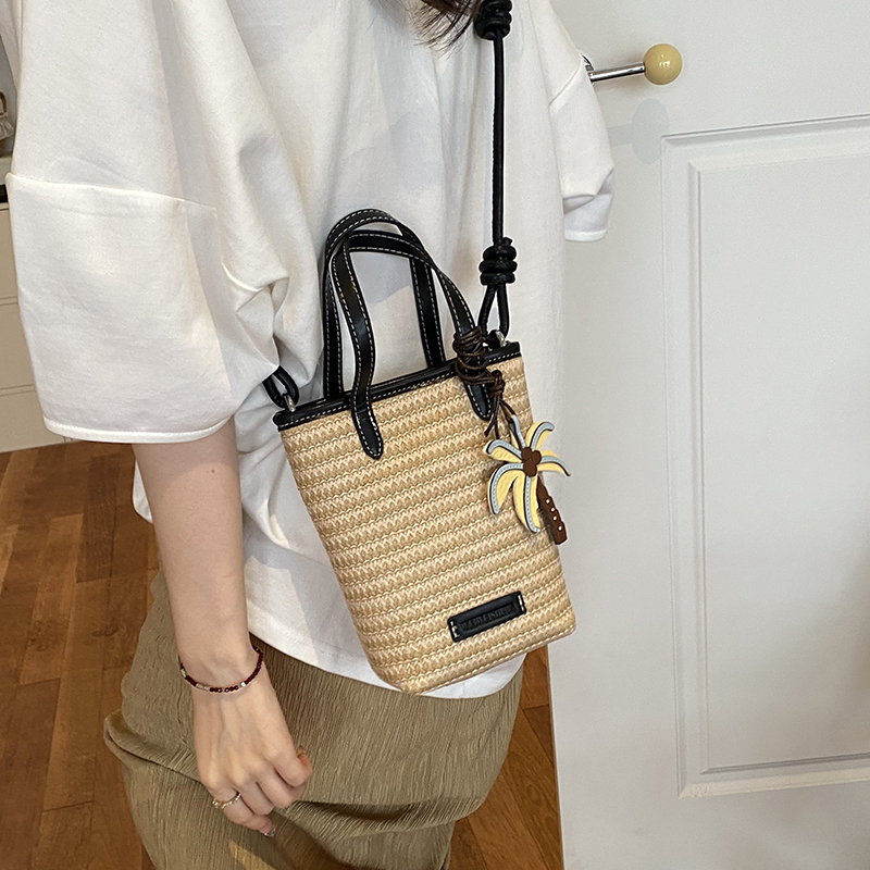 Tas Ember Anyaman Jerami Mini  - Women'S Fashion Trends 2026 Spring Summer ulasan dan harga